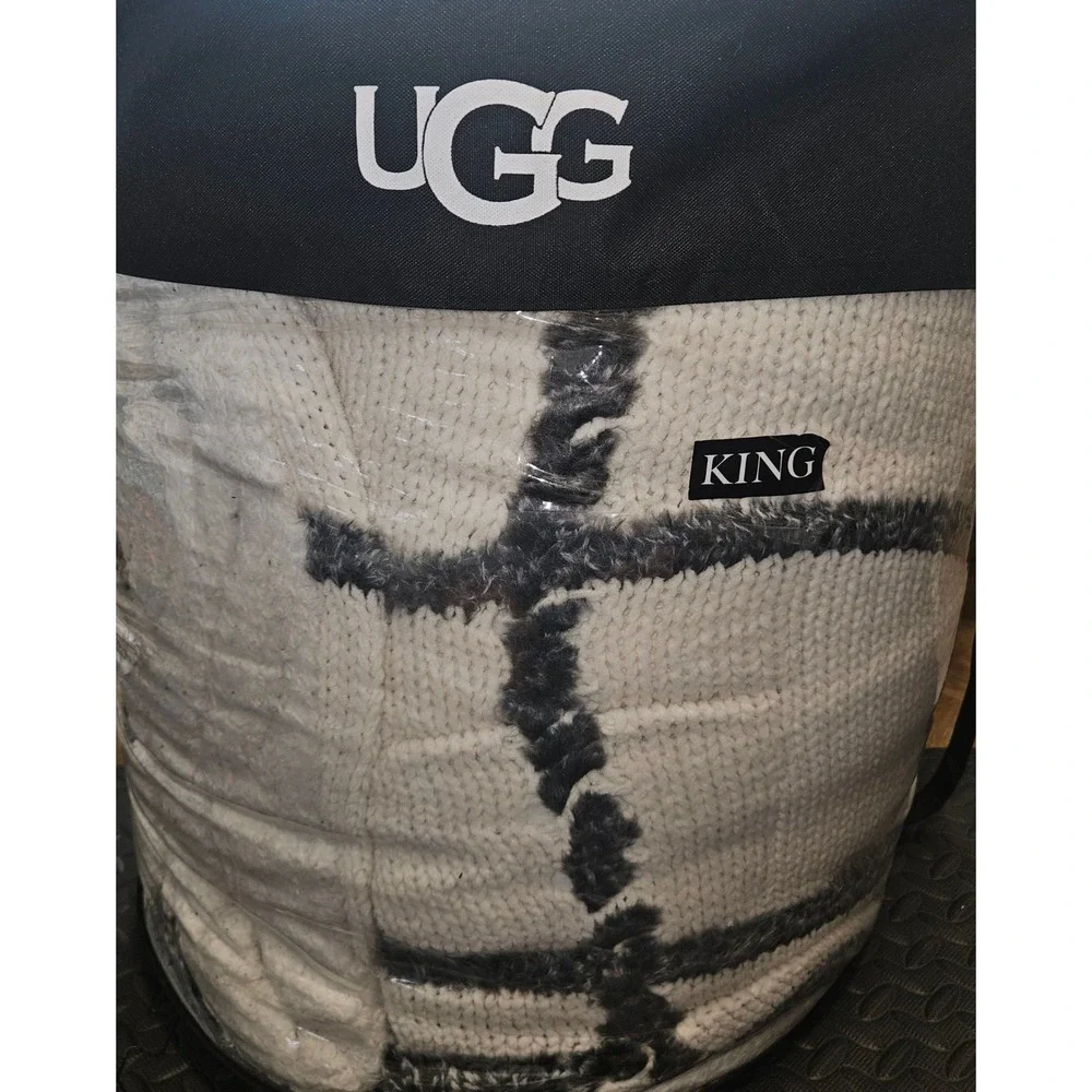 UGG Blasdale King 3 Pc Comforter Set Knit Ivory Gray Chenille Sherpa Reversible